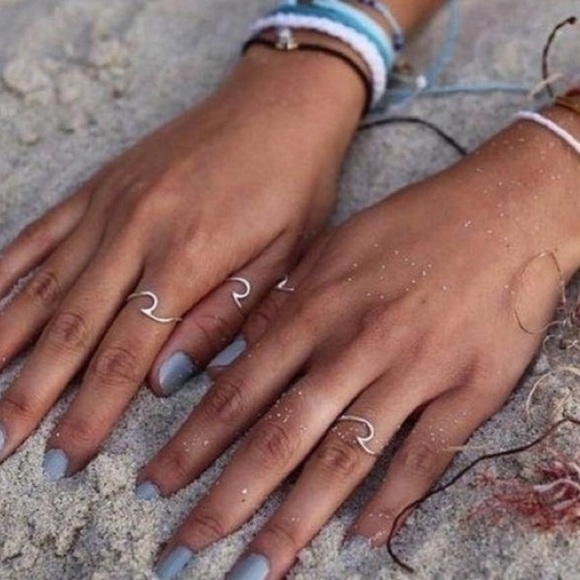 NWT 925 Silver Beachy Wave Ring - Picture 2 of 4